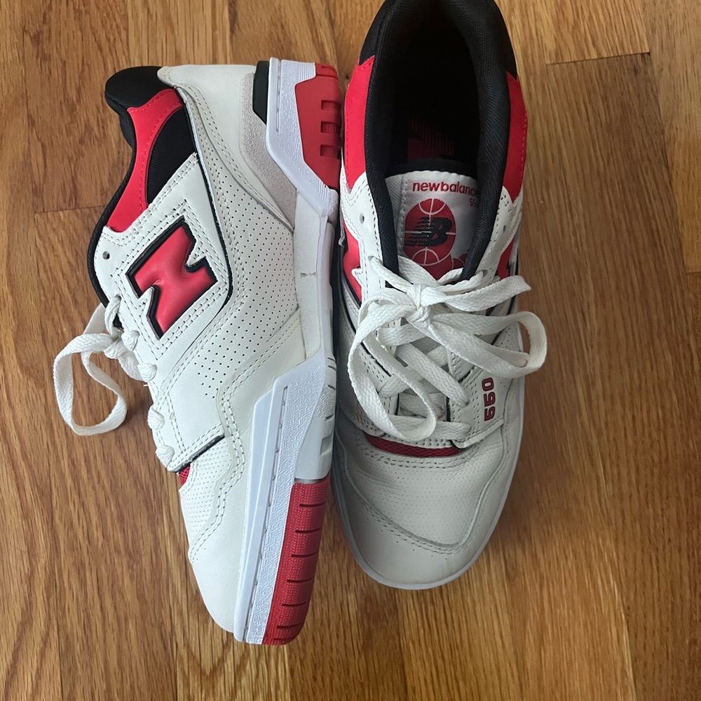 New Balance 550s. Unisex sizing M9, W7. Like New. Worn 2-3 times.